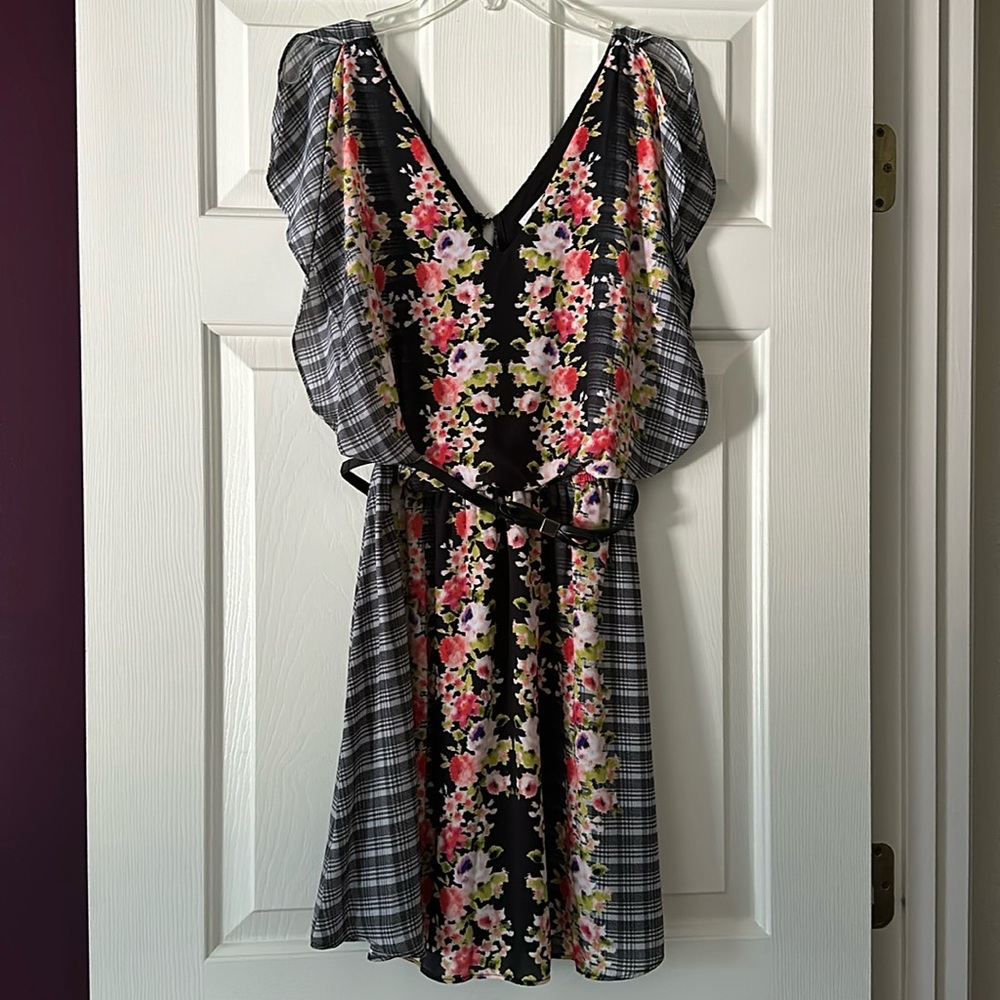 Adorable split sleeved short sleeve dress with elastic waist and belt